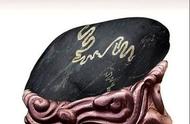 汉江石头上的神秘图案：线条、文字还是河流？